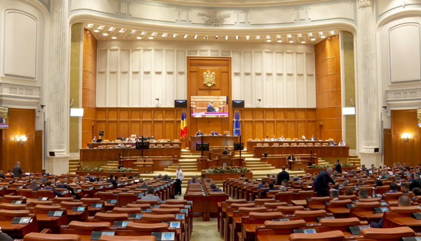 AUR vrea imnul și rugăciunea în școli, iar Bănescu vine cu o replică tăioasă: „Pare visul de aur al oricărui elev și profesor”. Ce spun internauții?
