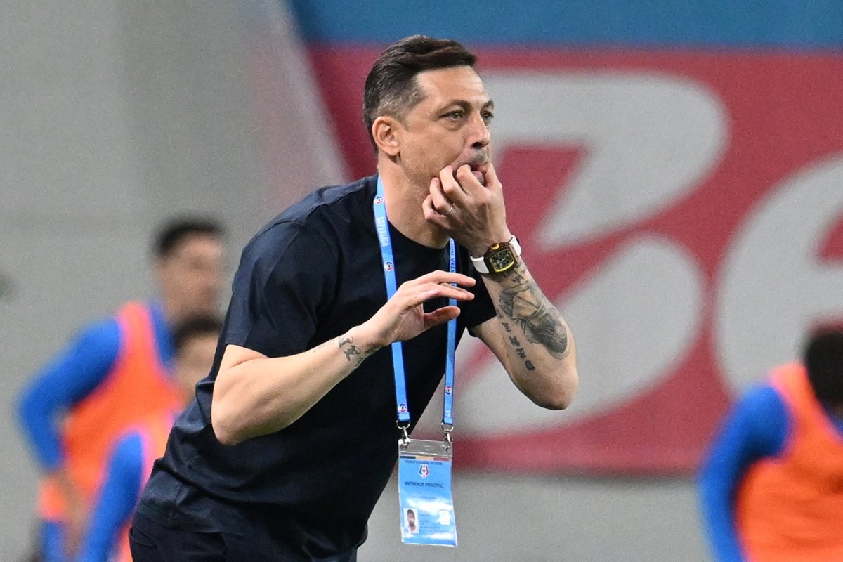 Mirel Rădoi, puseu de tensiune după victoria Craiovei, 2-0 cu Farul. Antrenorul oltenilor a primit îngrijiri medicale în vestiar