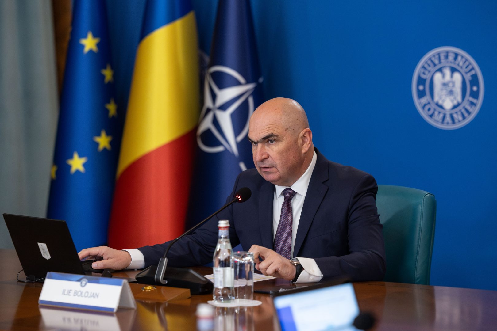 Guvernul Bolojan ar putea pica duminică. Artificiul găsit pentru a evita presiunea străzii la moţiunile de cenzură