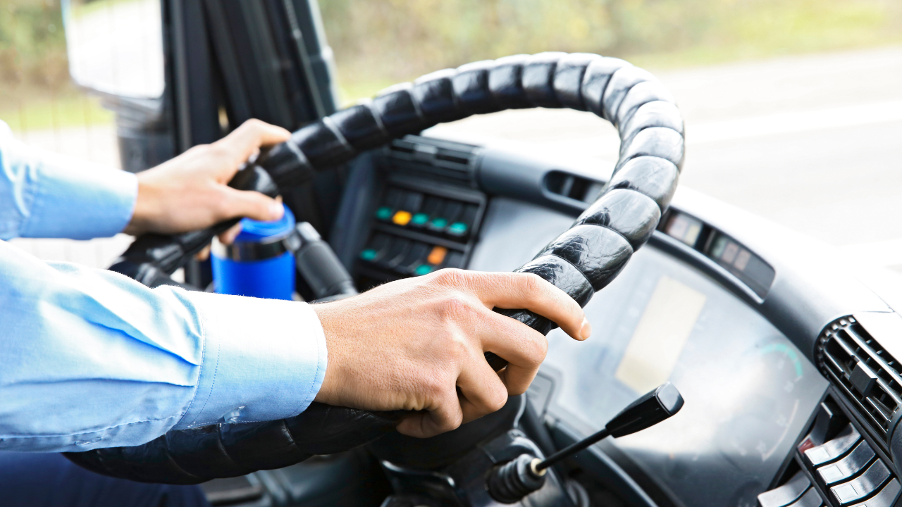 Ofertă salarială IREALĂ pentru un șofer român de autobuz în Germania: „Mi s-a părut că l-am prins pe Dumnezeu de picior”