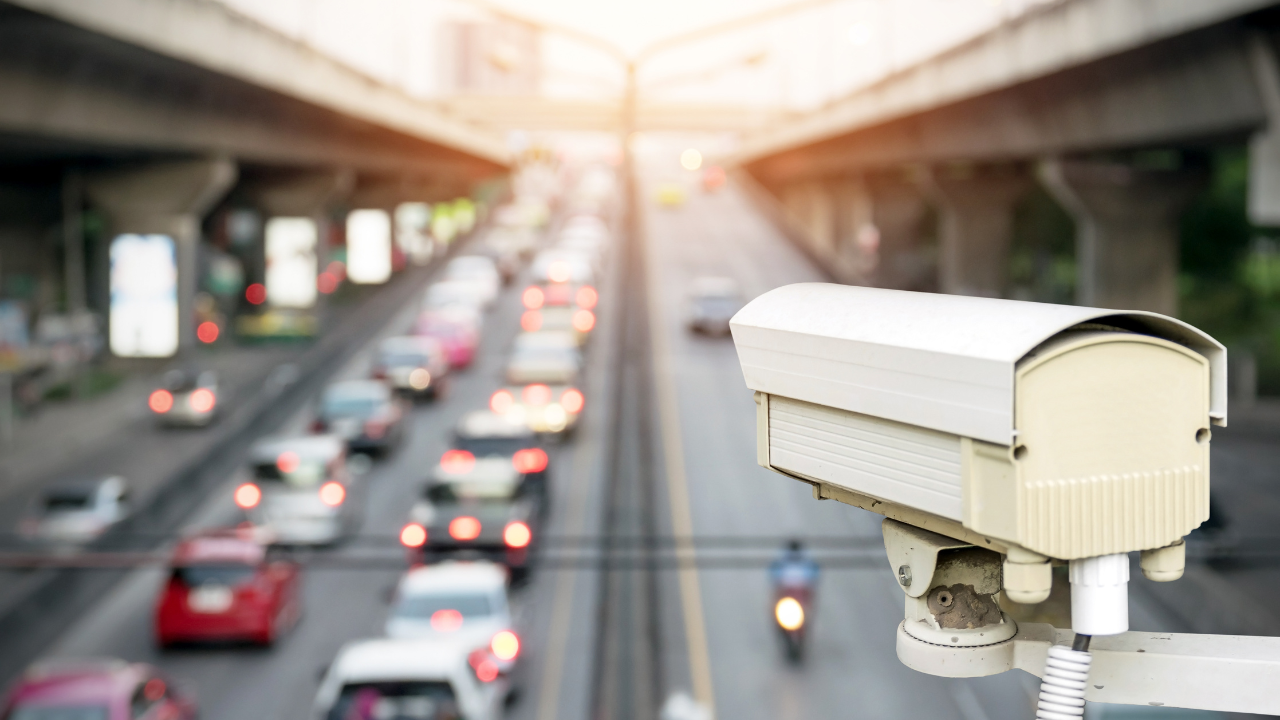 Record de amenzi: Peste 5.000 de șoferi au fost prinși circulând peste limita de viteză legală, pe o autostradă din Țara Galilor