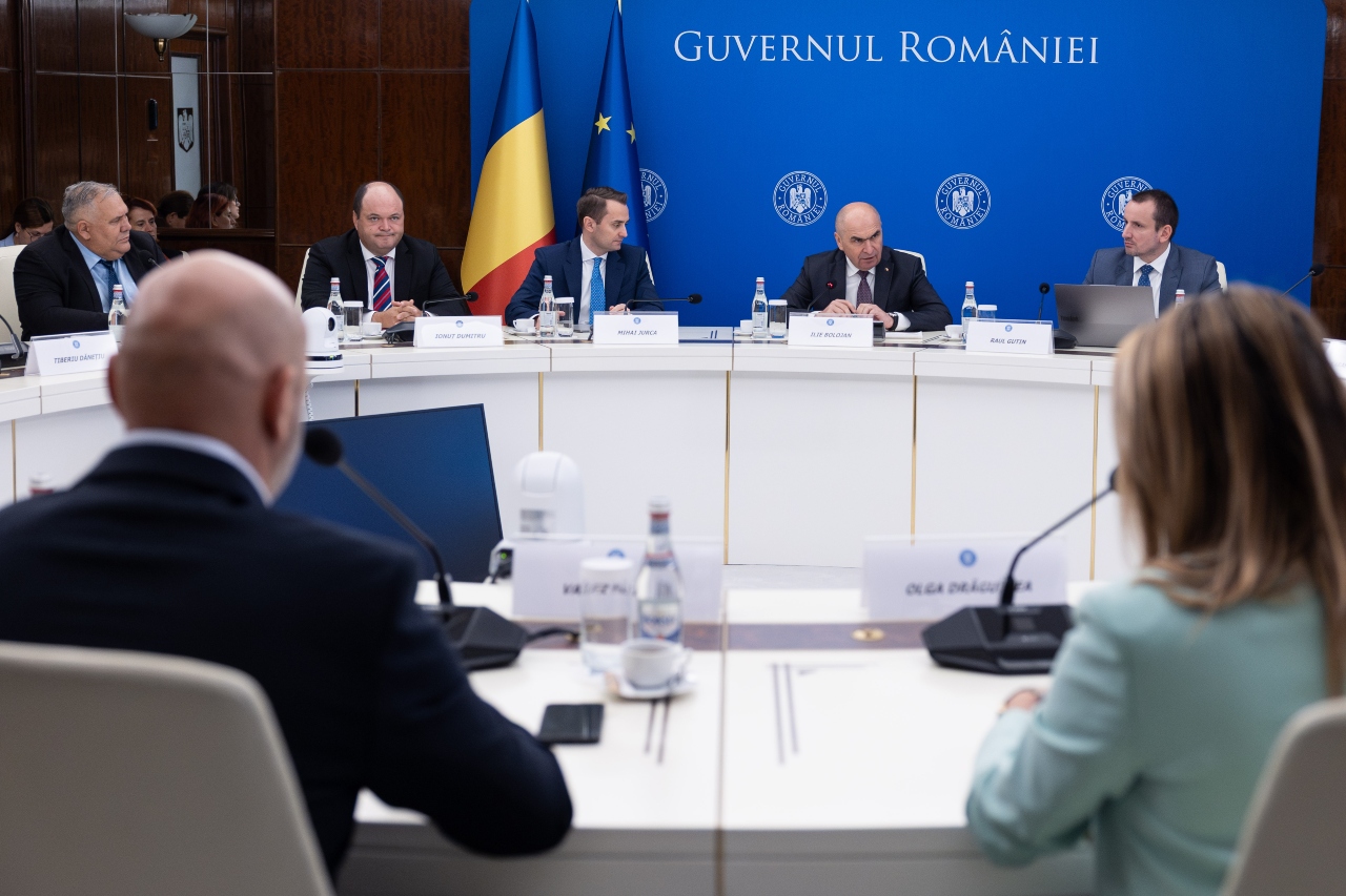 Bolojan le cere retailerilor să promoveze mai mult produsele românești. Ce s-a decis privind adaosul comercial la alimentele de bază