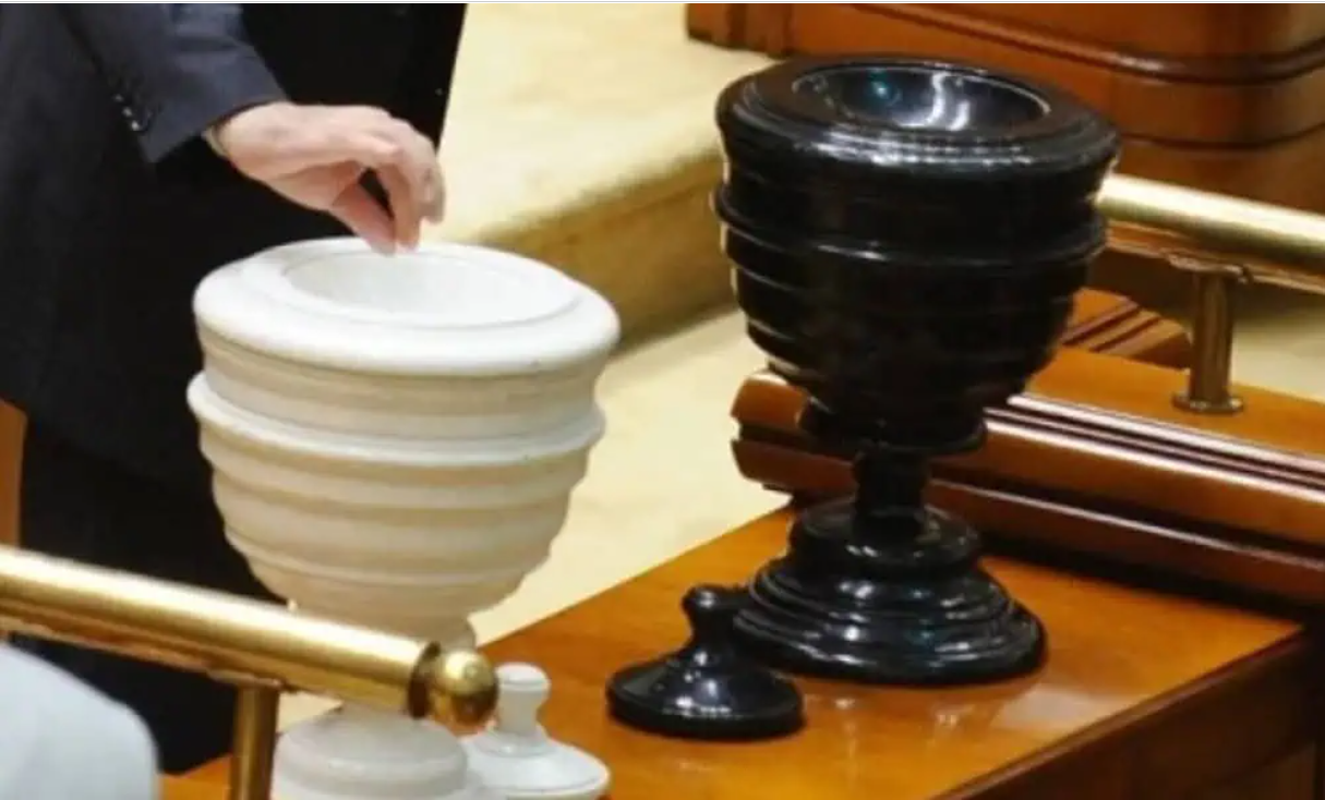 Guvernul Bolojan ar putea cădea în Parlament. Urmează 4 moţiuni de cenzură după noul pachet de austeritate