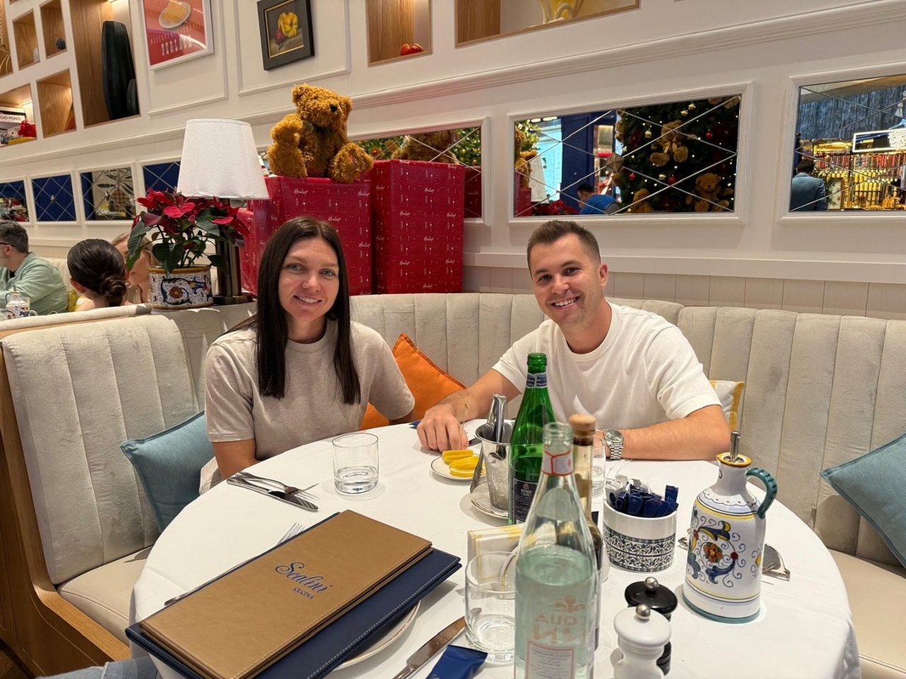 Simona Halep i-a ”servit” inimioare fiului unui bancher cu o avere de 100 de milioane de euro. Ce legătură este între cei doi