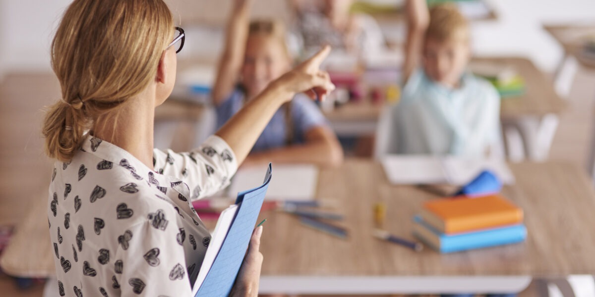 Ora de dirigenţie „Conştient, nu dependent” îi protejează pe elevi de pericolul drogurilor. O nouă provocare a fost lansată în şcolile din întreaga ţară