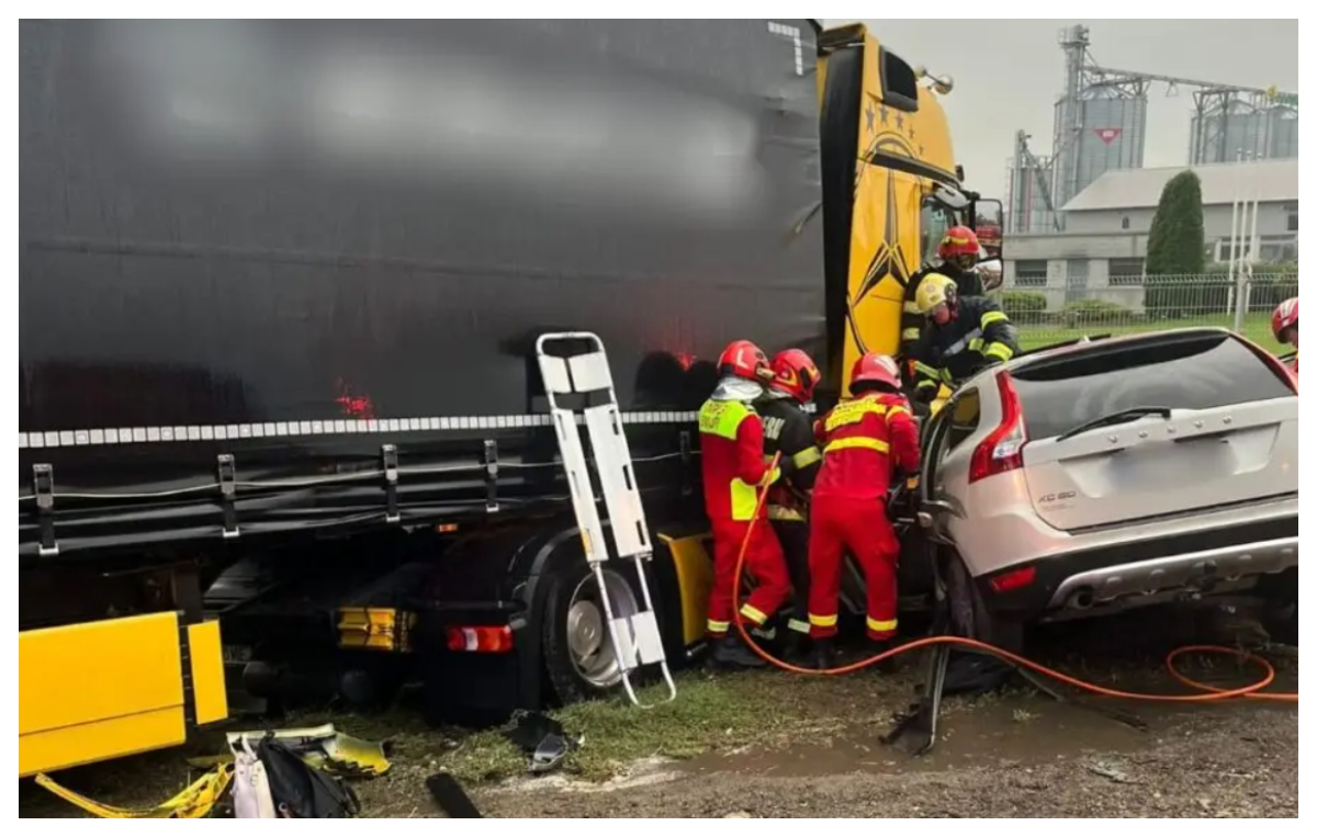 Accident grav în Suceava. O persoană a murit, iar alte trei sunt în stare critică