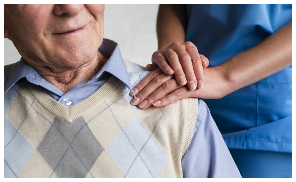 Despăgubiri uriașe pentru o badantă din Italia. Femeia a câștigat procesul cu bătrânul pe care îl îngrijea