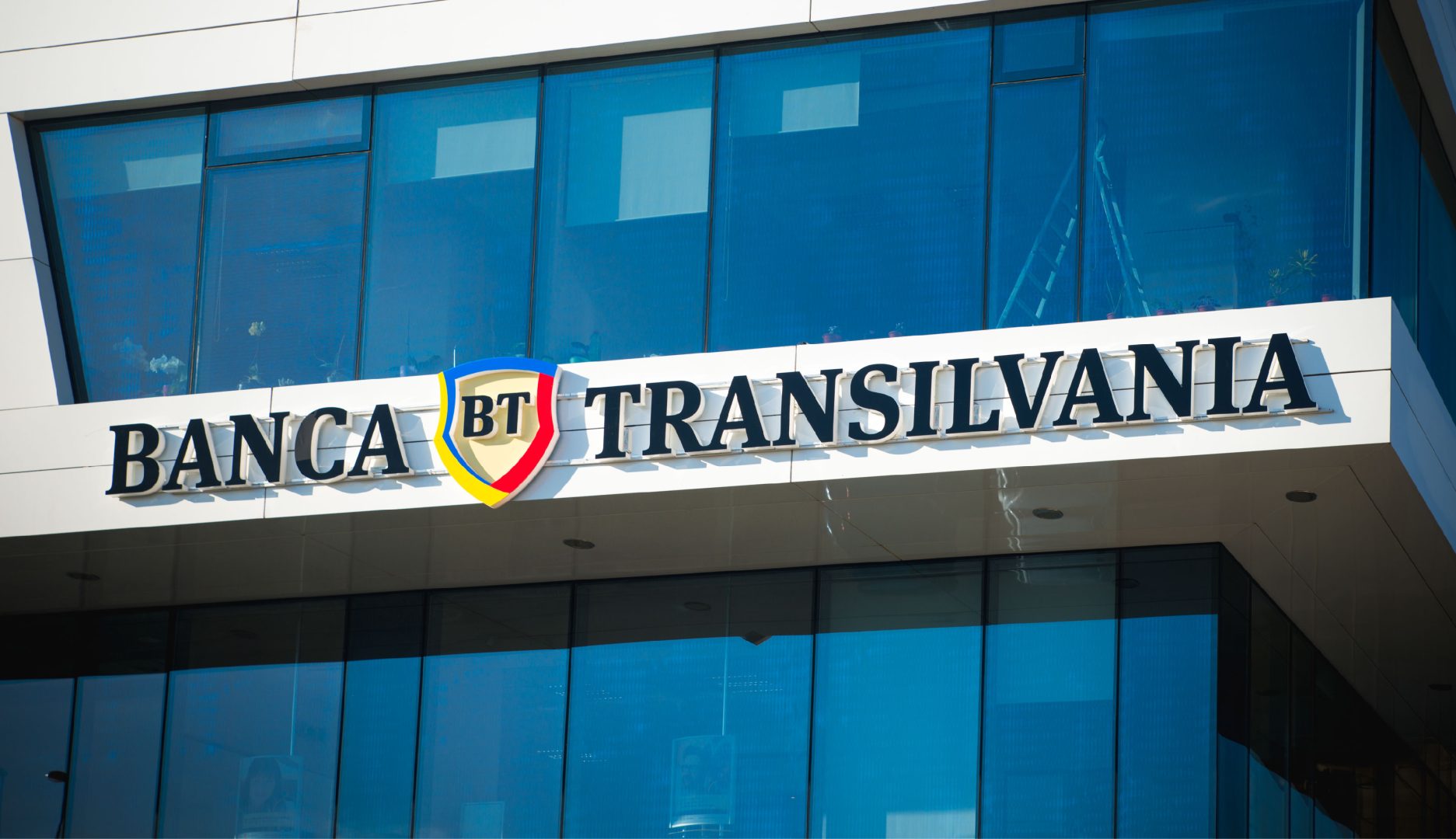 Banca Transilvania lansează o campanie la începutul anului școlar. Poți câștiga o mulțime de premii, printre care și un abonament dublu la Untold 2026