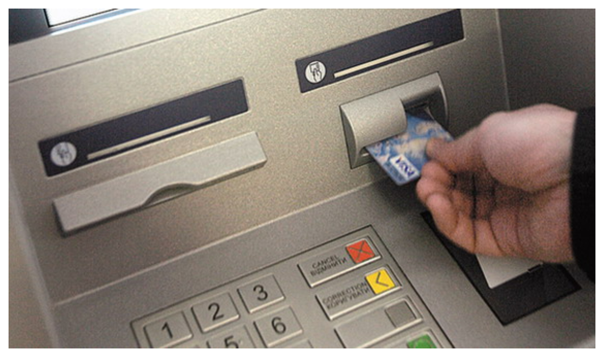 Anunț de ultimă oră pentru românii care scot bani de la bancomat. La ce să fie atenți ca să nu rămână cu conturile goale