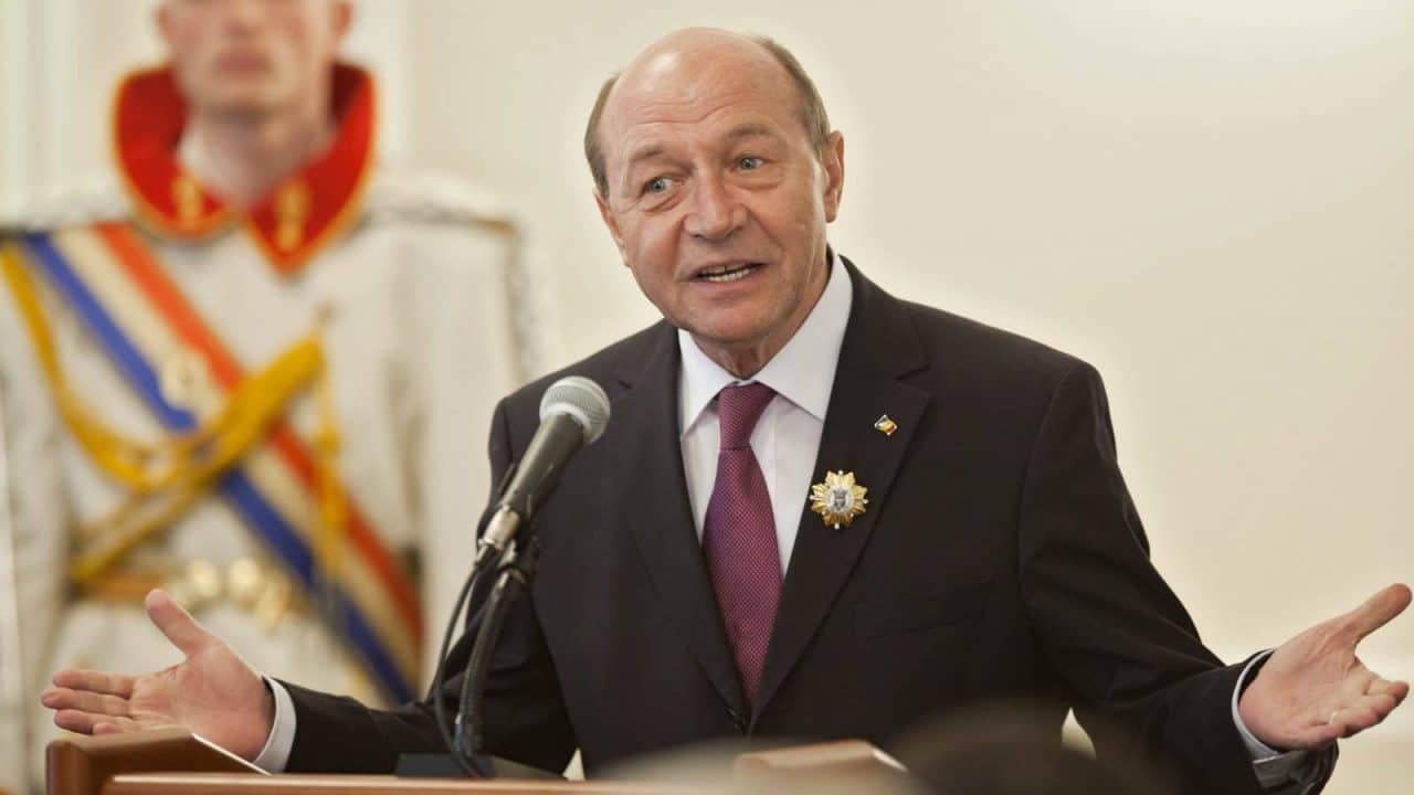 De ce nu și-a recăpătat Traian Băsescu cetățenia moldoveană până acum: ”Am primit formularele, am preferat să nu o fac acum. O voi face după alegeri”