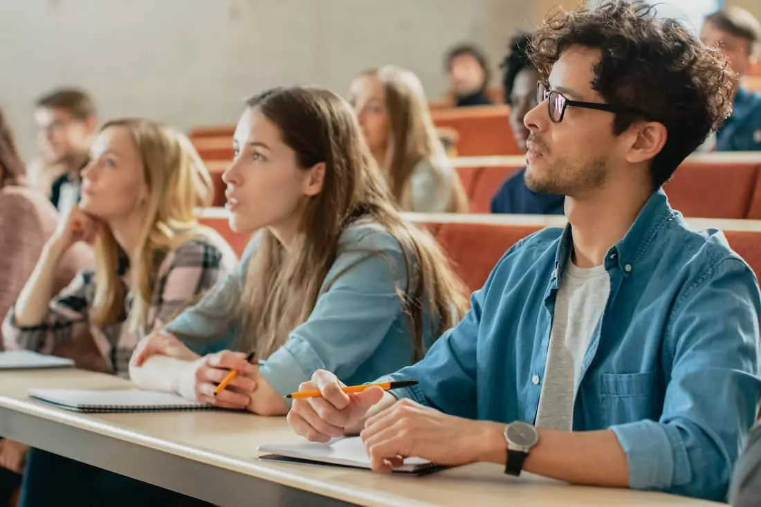 Admitere 2025: Facultăți cu zeci de locuri la buget fără candidați