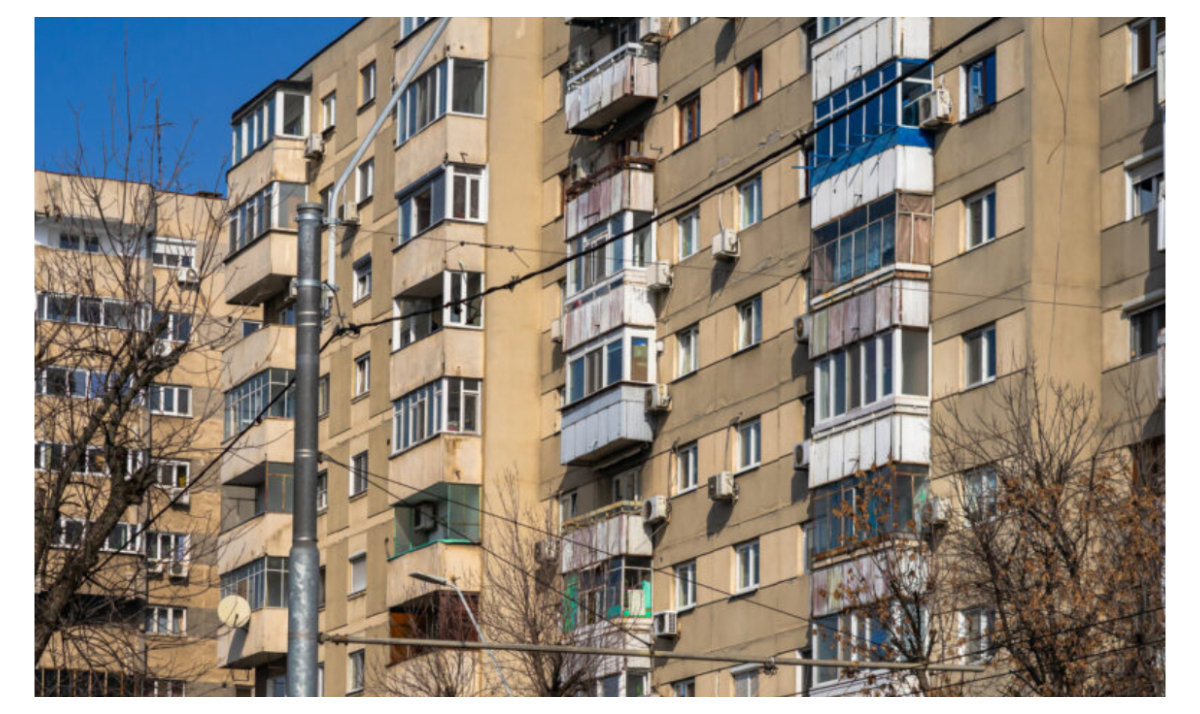 Anunț de ultimă oră pentru românii care stau la bloc și au balcon. Este LEGE, iar cei care nu o respectă riscă amenzi usturătoare