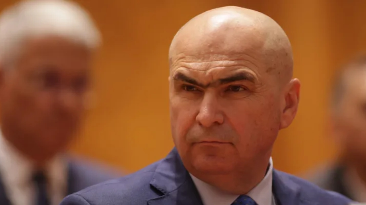 Austeritate numai pentru fraieri. Oradea lui Ilie Bolojan sparge 500.000 de euro pe concerte cu Delia și Carla’s Dreams, iar primarii din țară continuă să meargă la „formare profesională” în hoteluri de lux cu plaje private, piscine, jacuzzi și saună