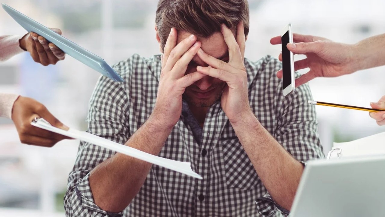 Când va fi adoptată legea BURNOUT-ului în România. Se cere recunoașterea legală a epuizării fizice ca fenomen ocupațional