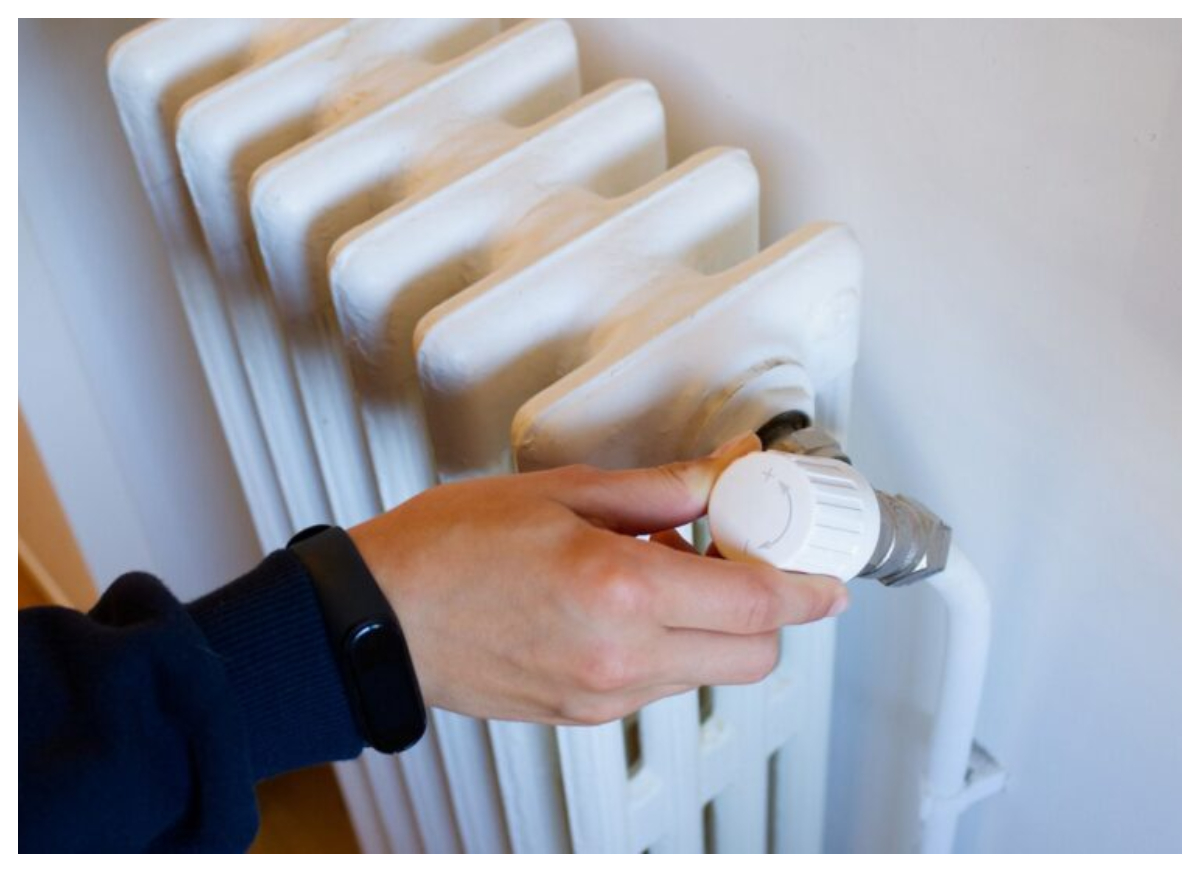 Cine sunt românii care plătesc mai mult la căldură în această iarnă. Primăriile au micșorat subvențiile