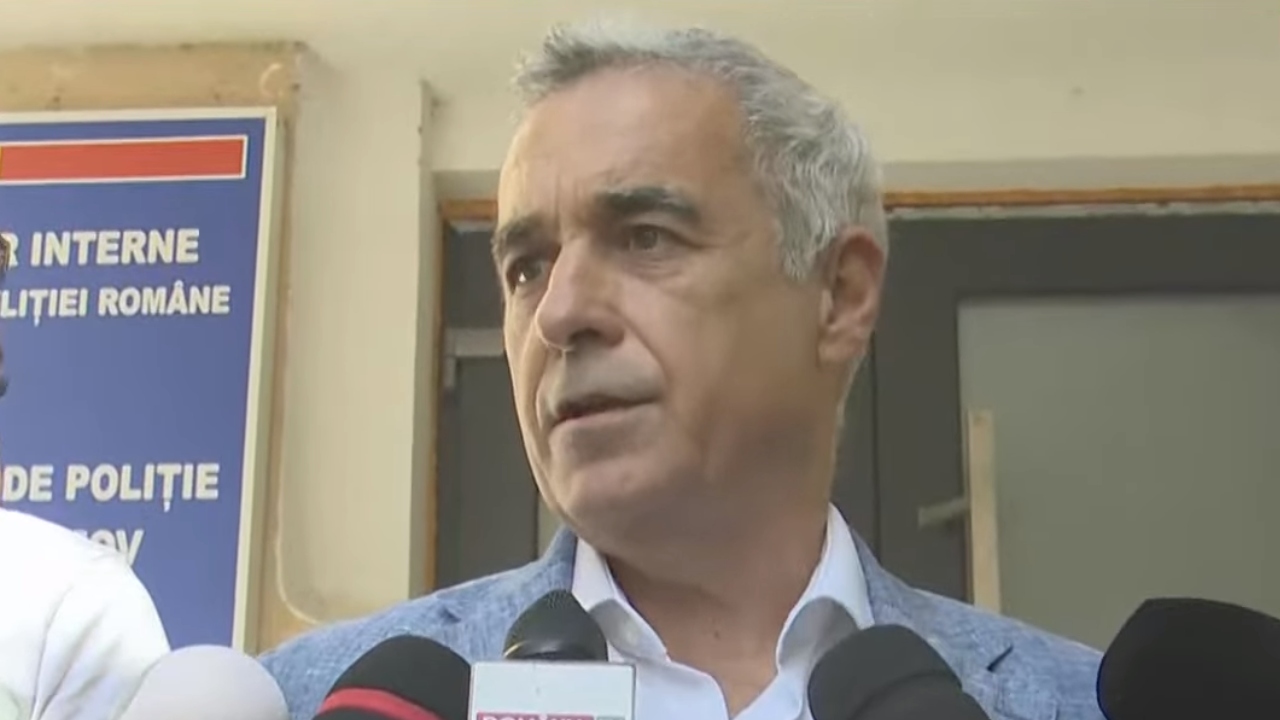 Călin Georgescu acuză abuzuri de neimaginat din partea justiției la ieșirea de la IPJ Ilfov: „Este o execuție publică aidoma anilor 48′-50′ ai dictaturii Cominterne-Troțkiste”