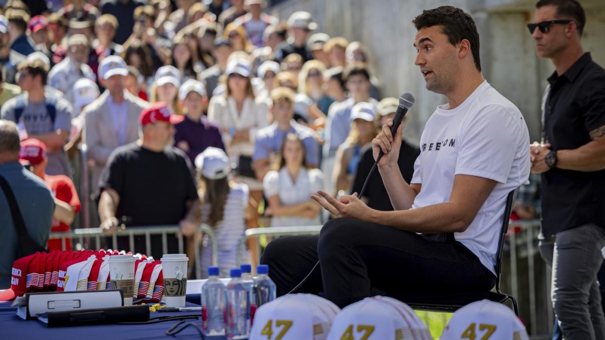 FBI a anunţat că are „imagini video clare” cu asasinul lui Charlie Kirk, care ar avea „vârstă universitară”