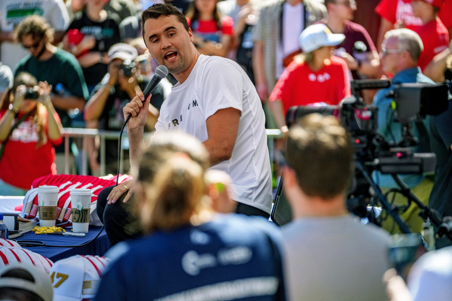 FBI a publicat primele imagini cu suspectul în cazul asasinatului lui Charlie Kirk