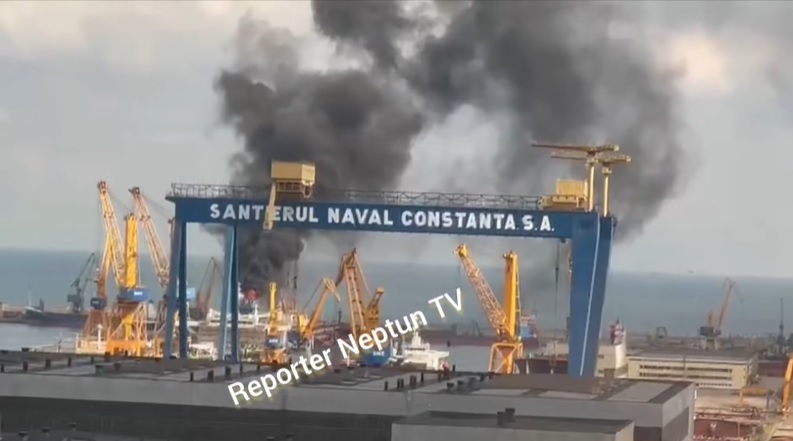 Explozie urmată de incendiu pe Şantierul Naval din Constanţa. Puntea superioară a unei nave a luat foc