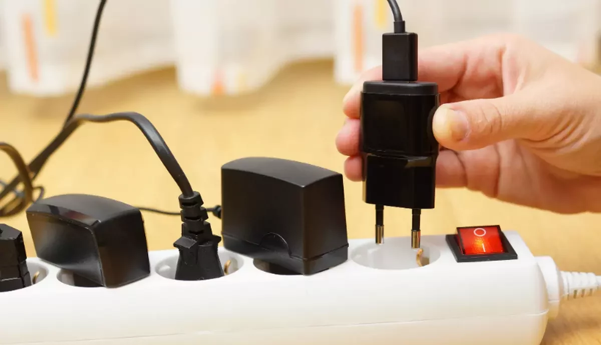 Trucuri banale pentru a reduce consumul de curent electric. Care sunt cei mai mari consumatori de energie din casă