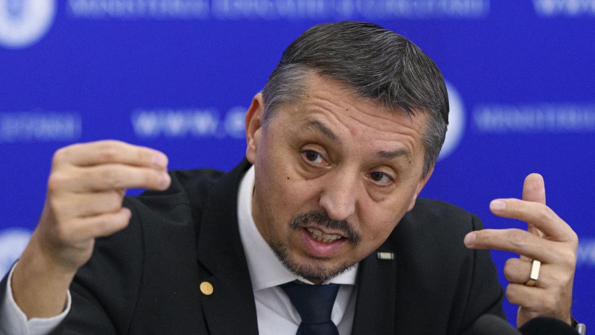 Ministrul Educației, Daniel David, îi îndeamnă pe părinți să-și ducă copiii la școală: „Fetița mea merge luni la școală”