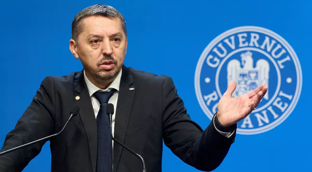 Daniel David lovește și mai mult în elevi. Comasarea școlilor se răsfrânge pe spatele elevilor: „Un copil ajunge să petreacă și 35 de ore pe săptămână la școală”