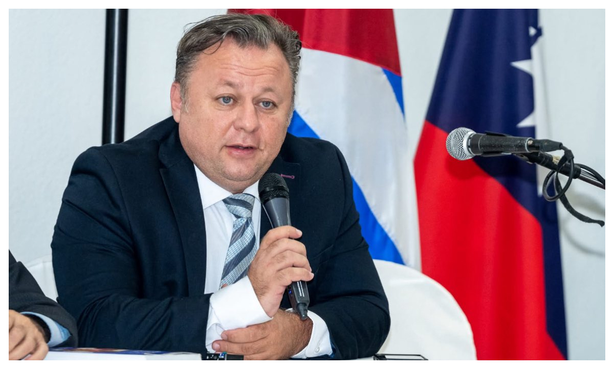 Cât câștigă profesorii și politicienii în Costa Rica. Dragoș Dolănescu a dezvăluit ce salariu a avut ca deputat