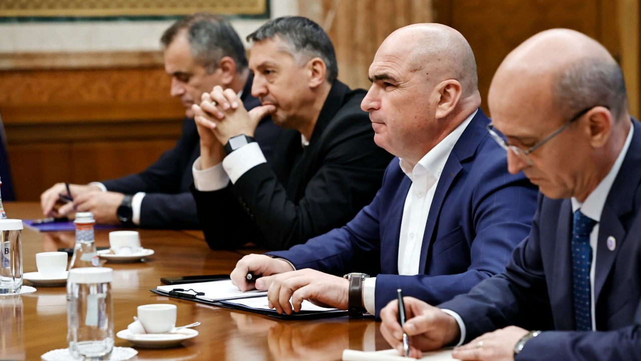 Un proiect de lege reintroduce bursele de excelență olimpică. Revenirea la plata cu ora pentru profesori în cuantumul stabilit înainte de legea Bolojan, amânat