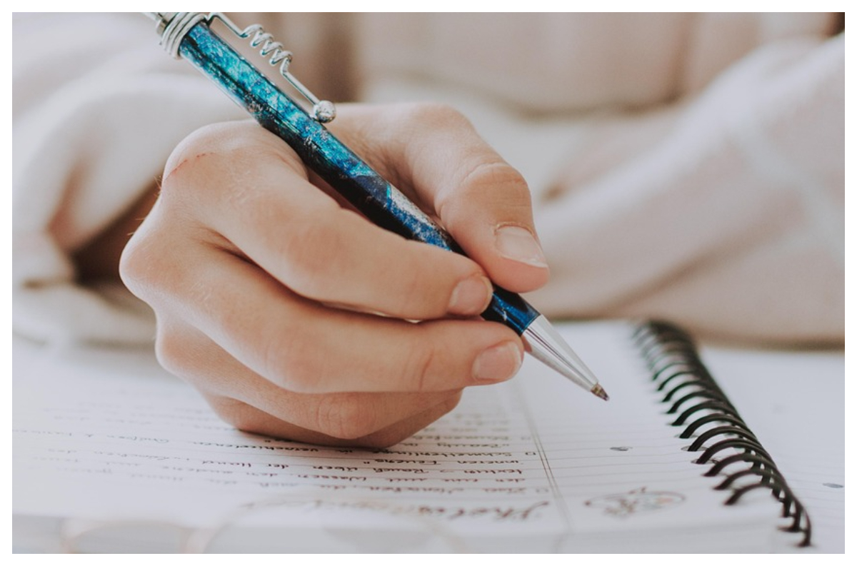 Mesajul unei eleve olimpice pentru ministrul Educației după ce a rămas fără bursă de excelență: ”Haideți să prețuim sacrificiul elevilor din România”