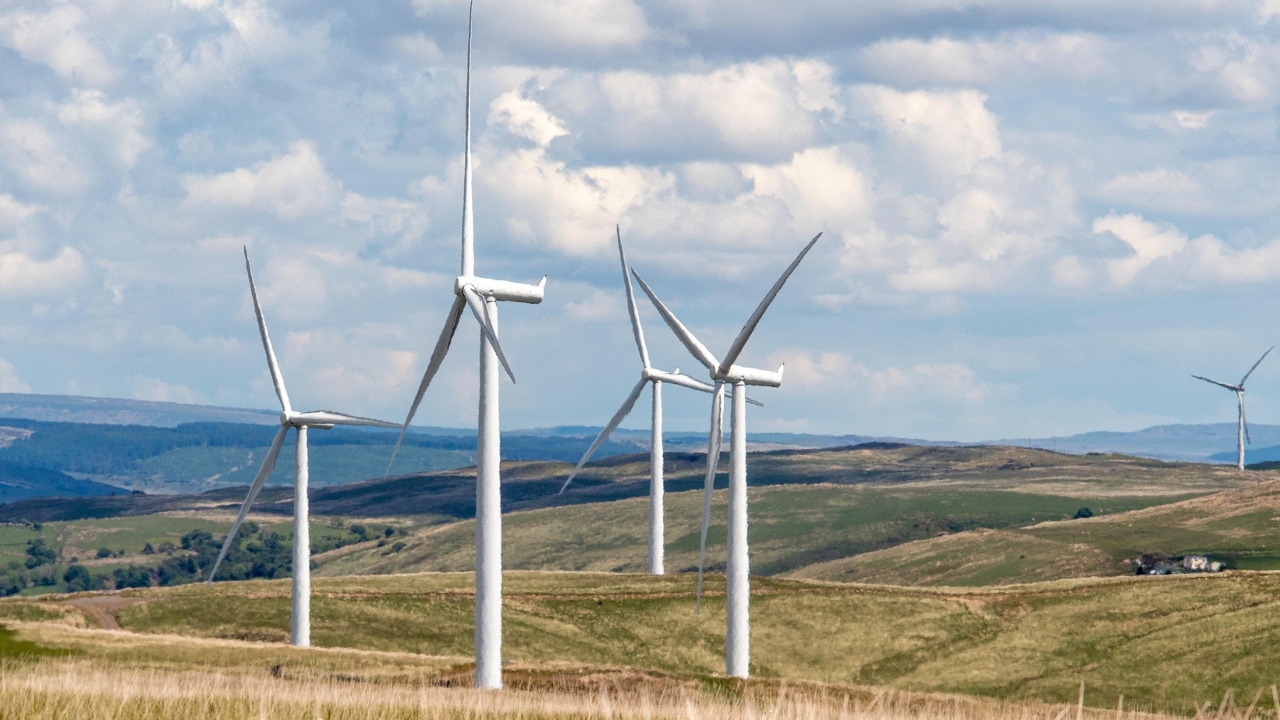 Compania românească Premier Energy Group a cumpărat jumătate din capacitatea eoliană a Ungariei. Prețul de achiziție se ridică la 128 de milioane de euro