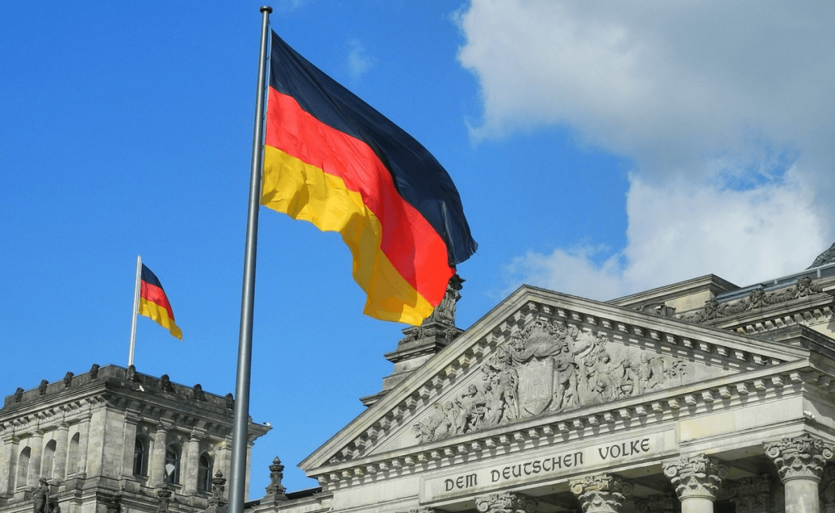 Vești bune pentru românii care muncesc în Germania. Guvernul aprobă cea mai mare majorare a salariului din ultimii 10 ani