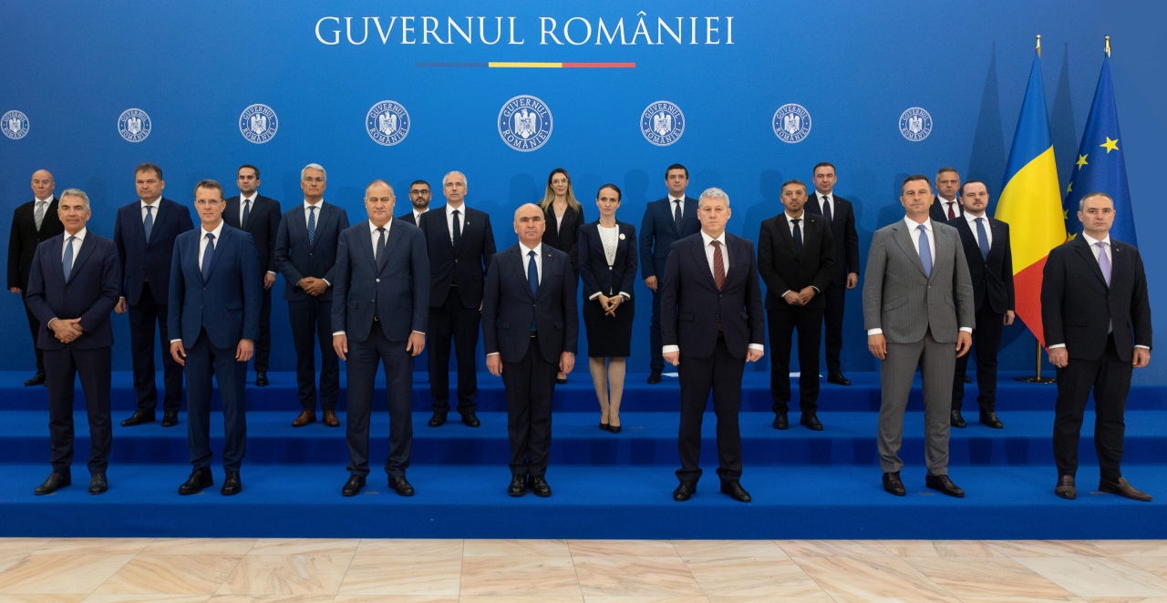 Cât s-a adunat de la miniștrii care și-au tăiat voluntar din salarii. Radu Miruţă: „E o fentă”