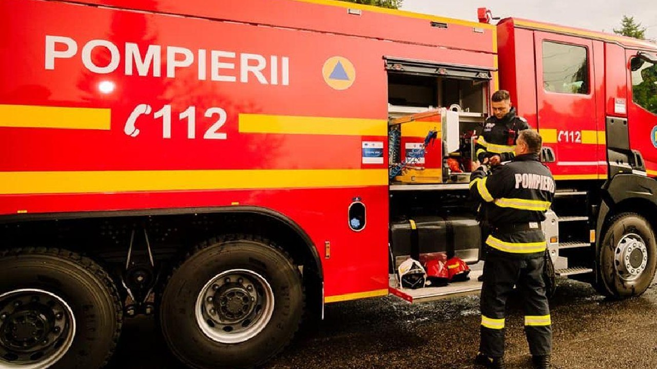 Incendiu masiv la Grădina Zoologică din București. 11 autospeciale intervin la fața locului pentru stingerea focului