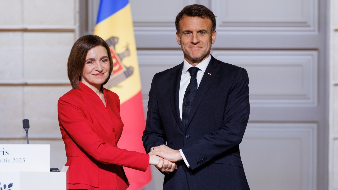 Emmanuel Macron, mesaj în limba română pentru moldoveni după rezultatul alegerilor de la Chișinău: „Franța este alături de Moldova în proiectul său european”