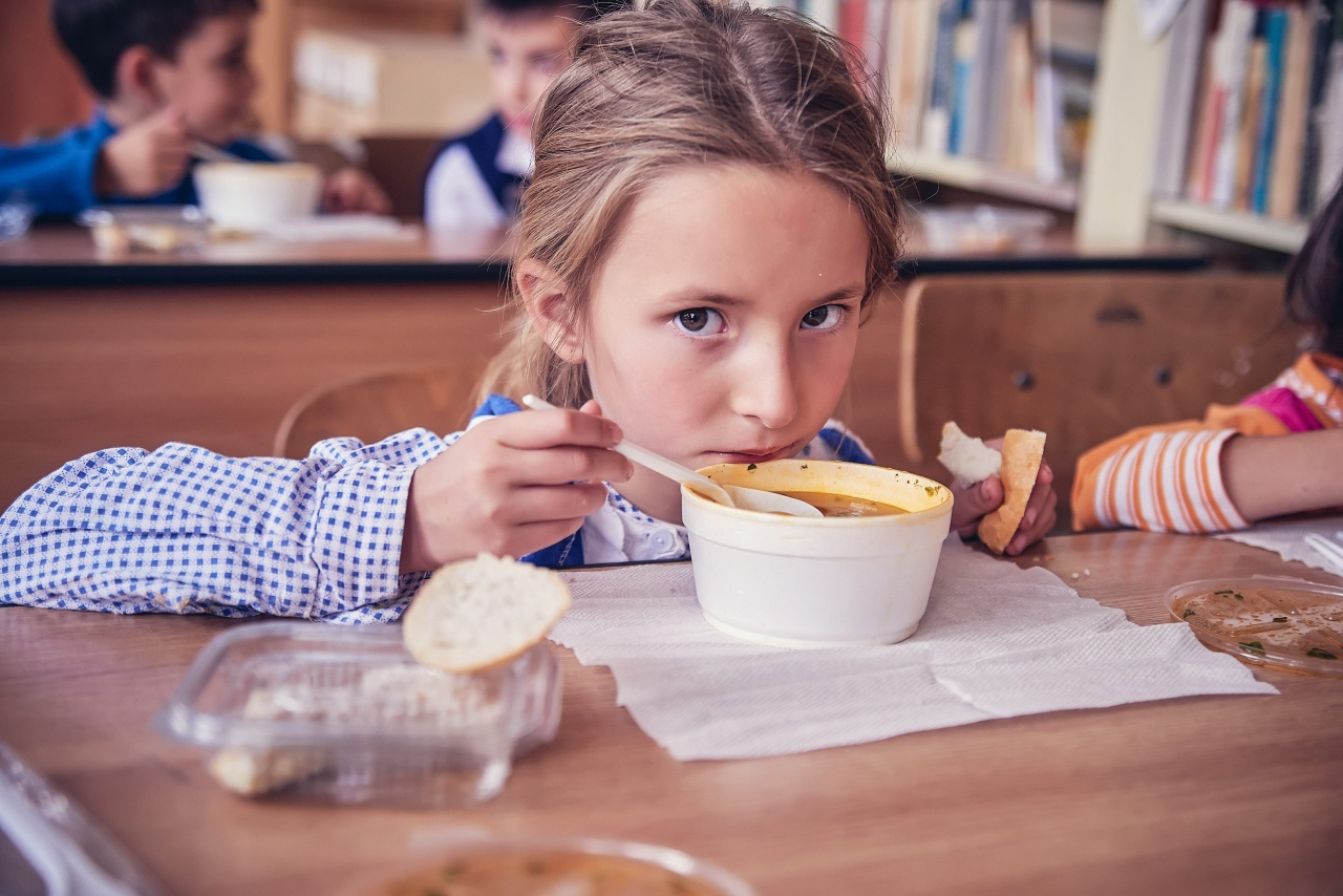 Vor mai primi sau nu elevii o masă caldă la școală? Anunțul de ultimă oră al Ministerului Educației