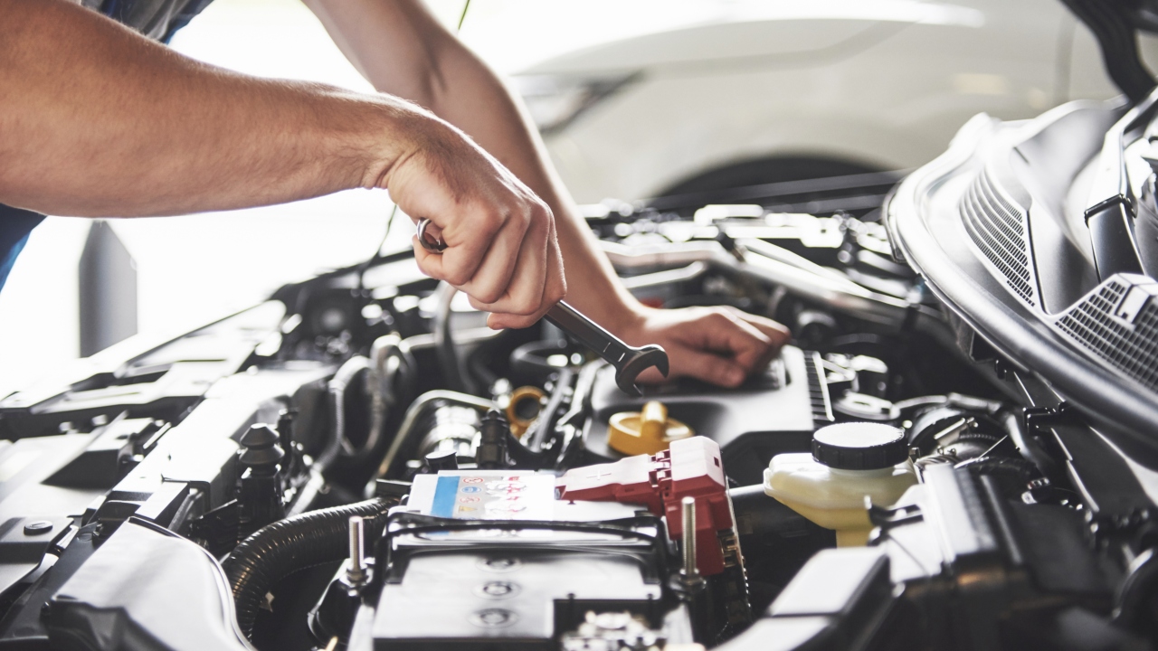 Un mecanic a dat din casă! Marca de mașină care îți golește buzunarele atunci când se strică