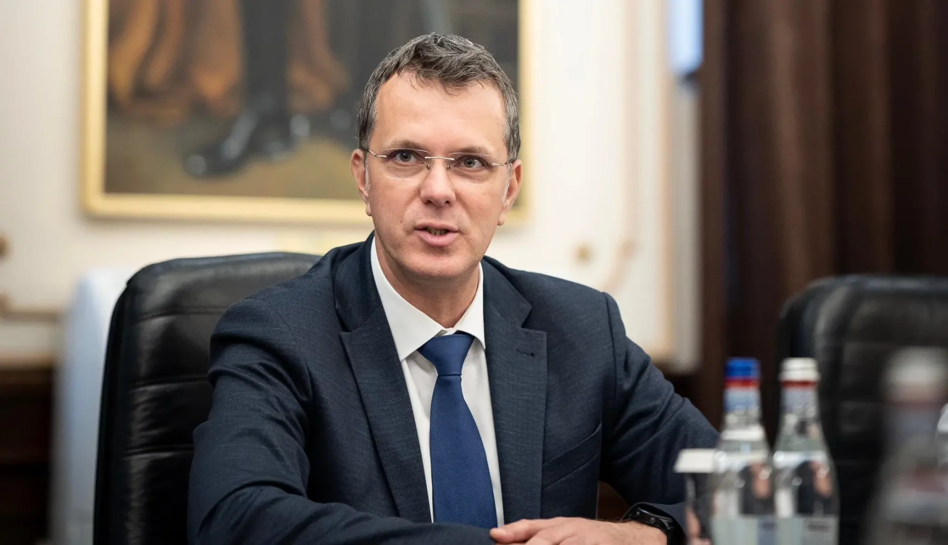 MApN începe demersurile pentru tăierea pensiilor speciale ale militarilor. Ministrul Moșteanu s-a întâlnit cu reprezentanții rezerviștilor