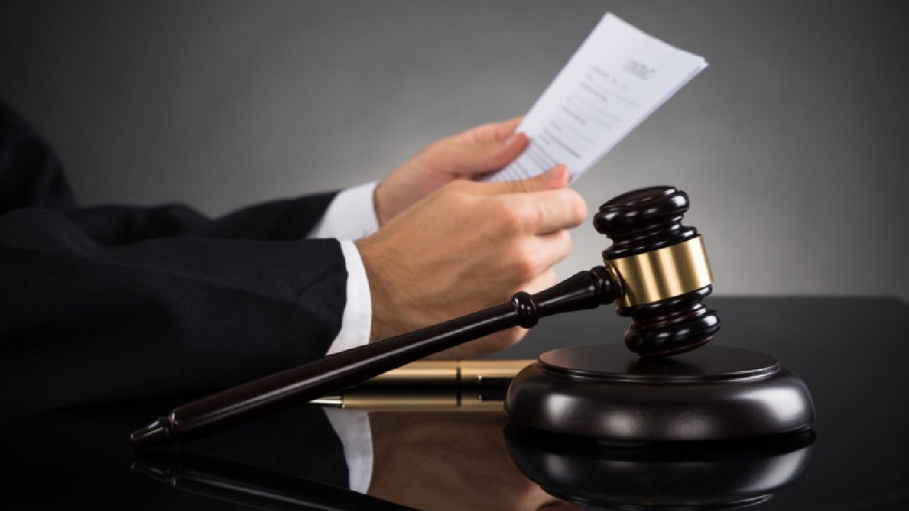 70.000 de lei pe lună – cea mai mare pensie specială din România. 70% din această sumă, adică aproape 50.000 de lei, este plătită din bugetul de stat