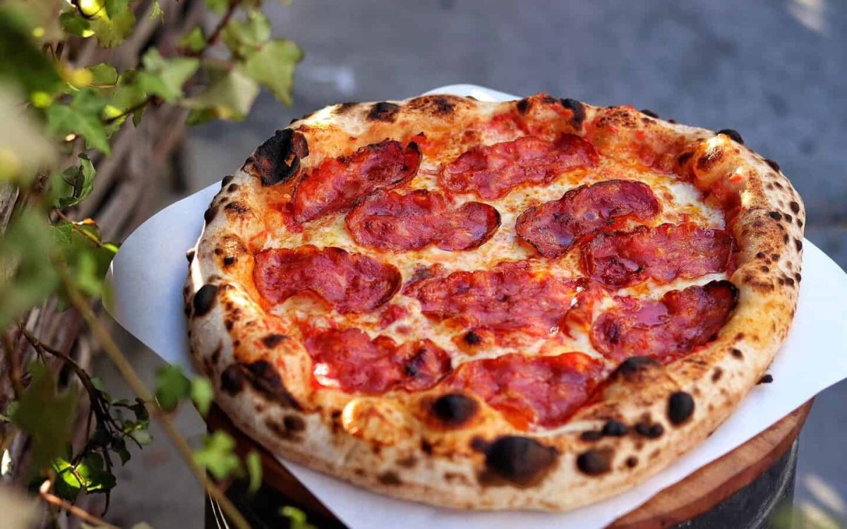 Cât a ajuns să coste o pizza, în Mamaia, pe final de sezon. Românii sunt șocați când văd nota de plată la restaurante