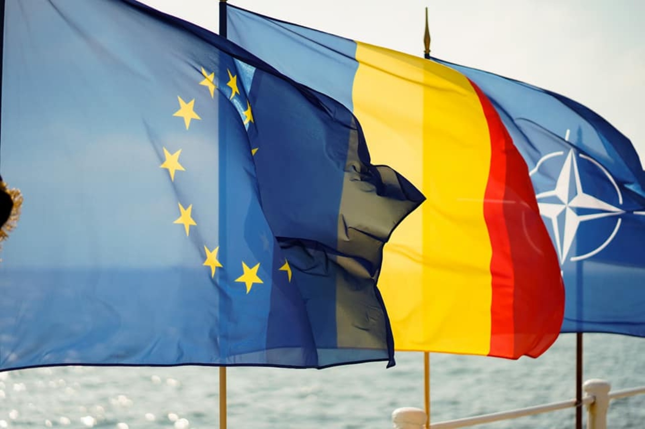 SONDAJ Cum văd românii apartenența la UE și NATO. Vest sau Est? În ce direcție vor să se îndrepte țara din punct de vedere al alianțelor politice și militare