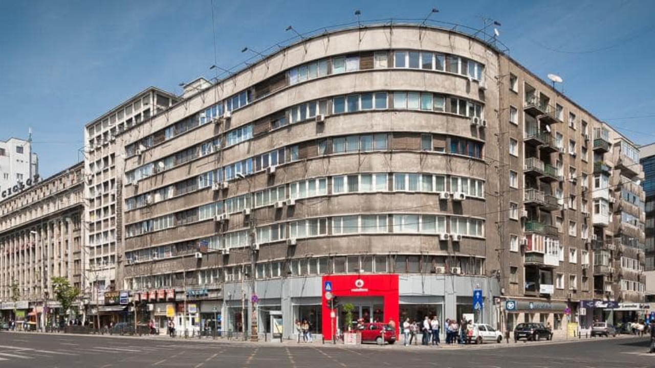 Blocul Scala din centrul Bucureștiului a fost vândut unei afaceriste misterioase din România. Renovarea sa va schimba fața Bulevardului Magheru