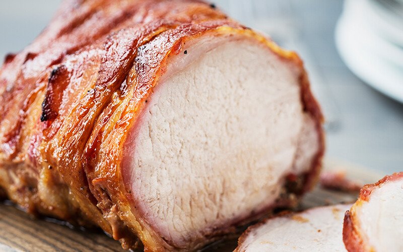 Cotlet de porc învelit în bacon: Rețeta de toamnă care te va cuceri rapid!