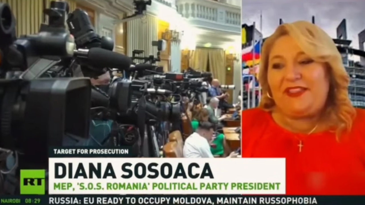 Diana Șoșoacă s-a plâns la Russia Today că este persecutată politic în România. Într-un alt interviu pentru televiziune se lăuda că e „putinistă” și că „iubește Rusia”