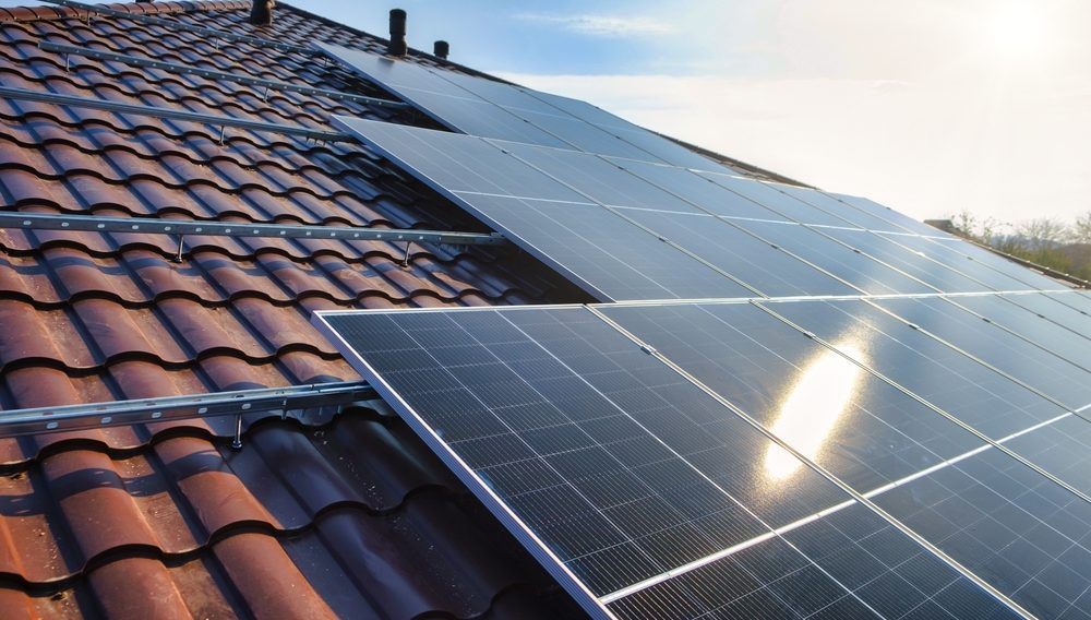 Vouchere pentru baterii de stocare. Prosumatorii acuză instalatorii le montează produse ieftine şi neomologate