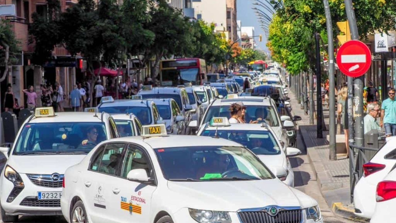 O româncă, „legendă” în Ibiza! Cum a ajuns femeia să devină cea mai cunoscută taximetristă. Poliția a amendat-o de sute de ori