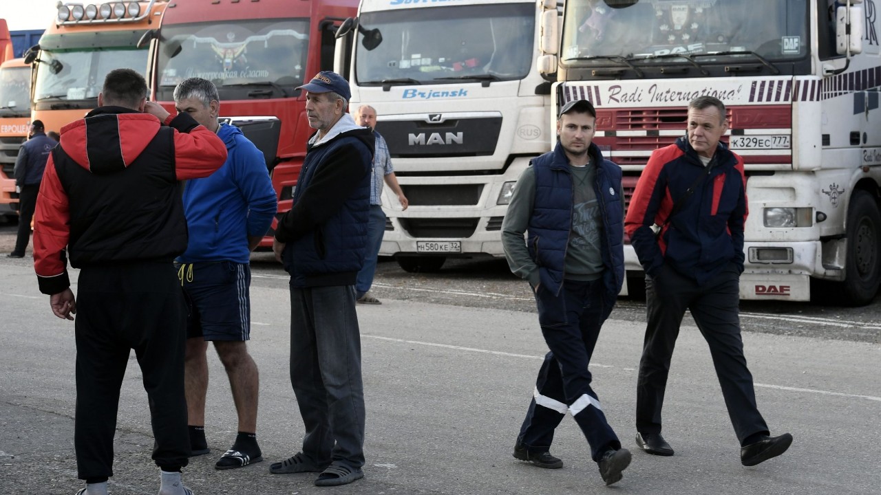 Câți bani câștigă șoferii români de TIR, în comparație cu cei din Marea Britanie, Germania sau Franța