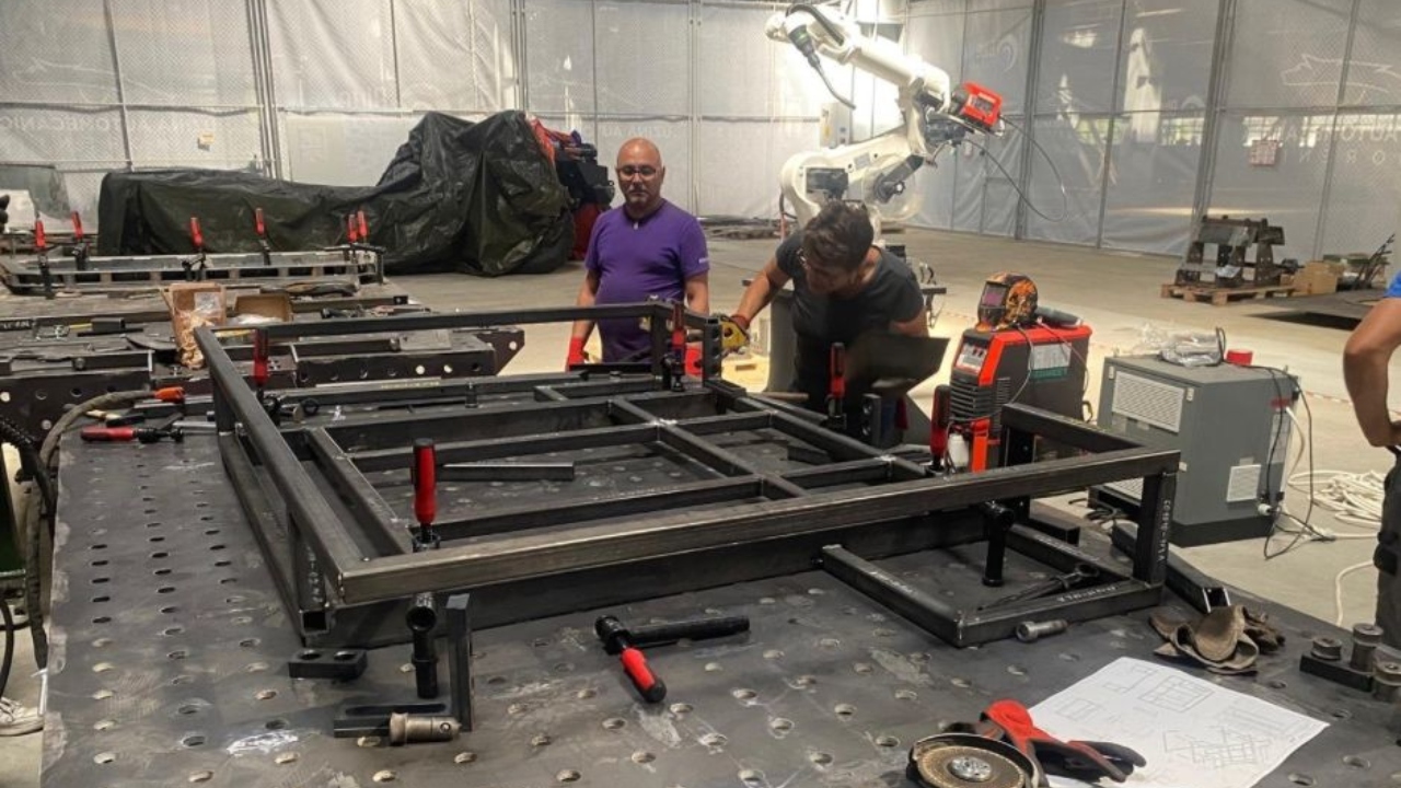 Primele blindate 4×4, aproape de lansare! Cum arată VLAH, produs integral în România. FOTO