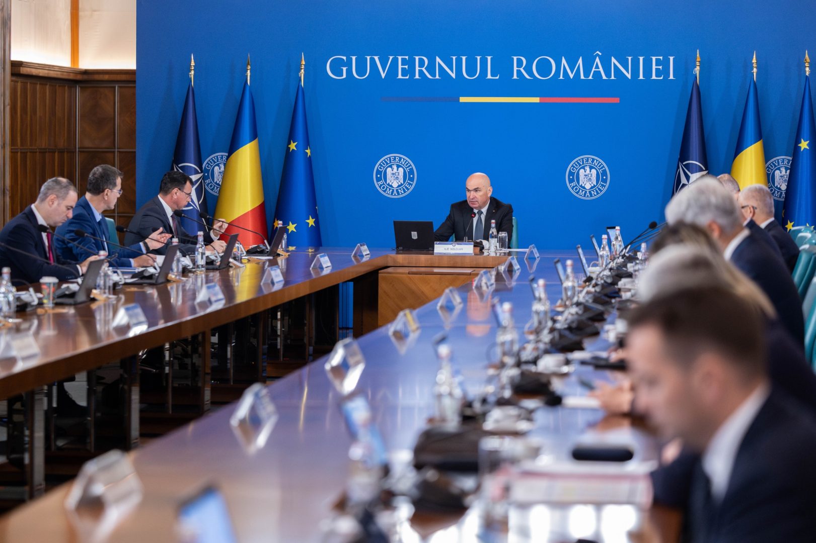Guvernul schimbă condiţiile de angajare pentru funcţionari. De ce este nevoie de o declaraţie pe propria răspundere