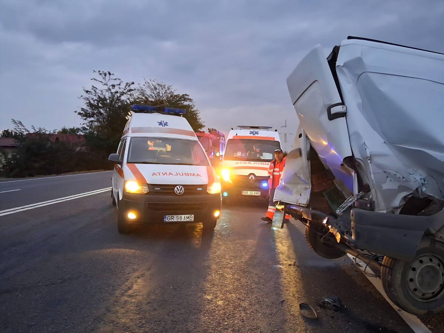 Patru răniți după un accident dintre o autoutilitară şi un microbuz, în Giurgiu