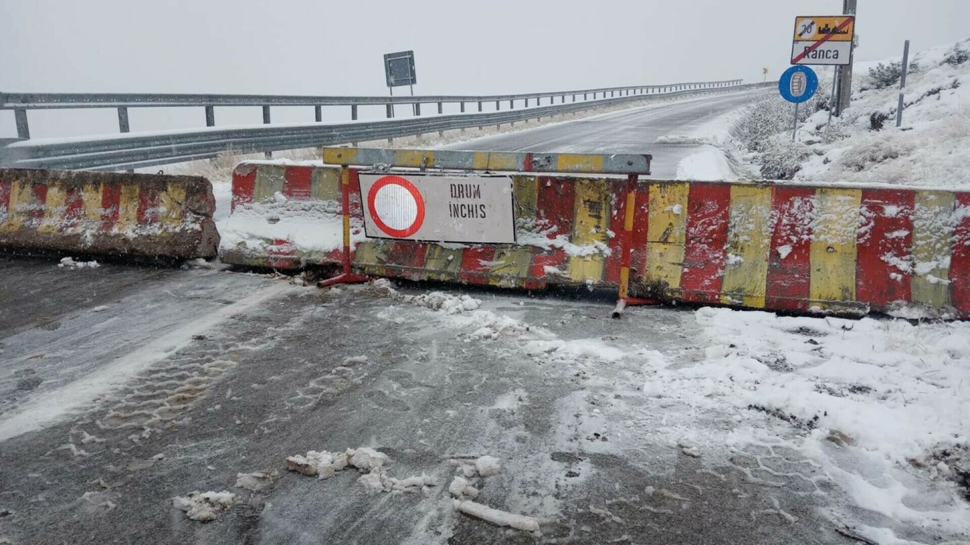 Ninge ca în povești la Rânca și în alte zone montane. S-au închis mai multe drumuri